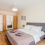 Apartment Grand Next To Center 3bd 110sqm