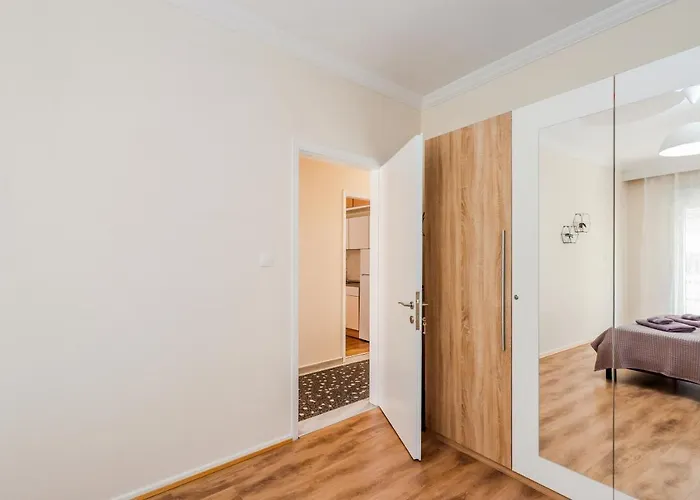 Grand Next To Center 3bd 110sqm Lejlighed *