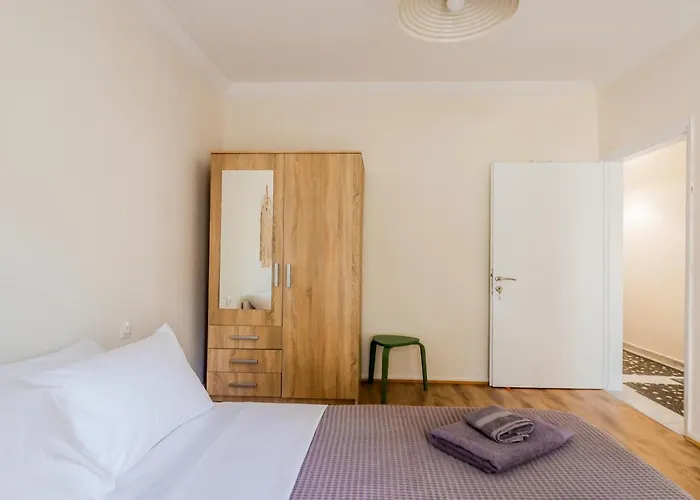 Grand Next To Center 3bd 110sqm Lejlighed *