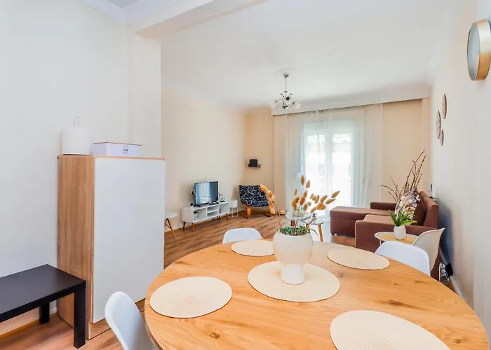 Grand Next To Center 3bd 110sqm Lejlighed