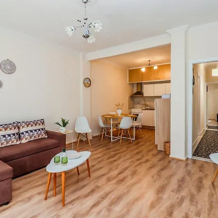 Apartment Grand Next To Center 3bd 110sqm