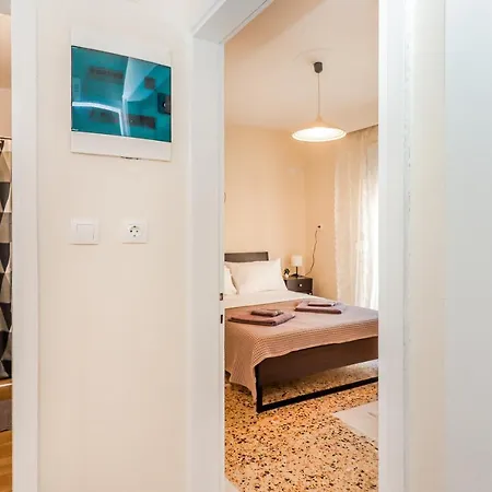 Grand Next To Center 3bd 110sqm Apartmán