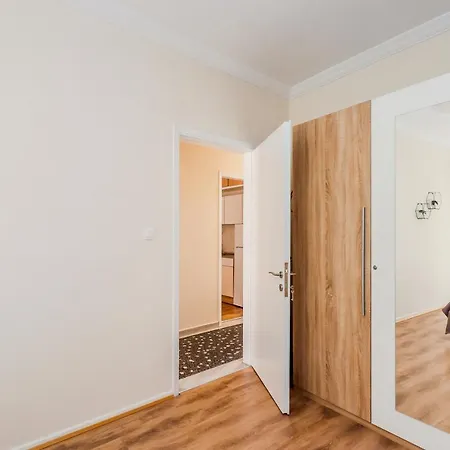 Grand Next To Center 3bd 110sqm Apartmán *