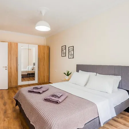 Apartmán Grand Next To Center 3bd 110sqm