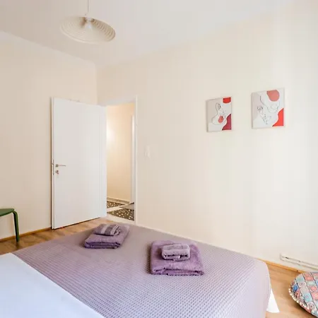 Apartmán Grand Next To Center 3bd 110sqm