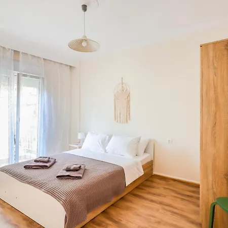 Apartment Grand Next To Center 3bd 110sqm *