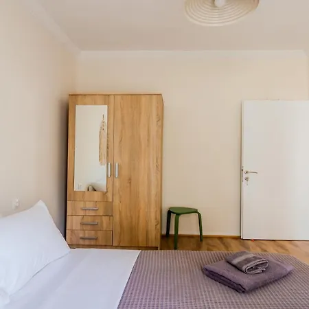 Grand Next To Center 3bd 110sqm Apartmán *