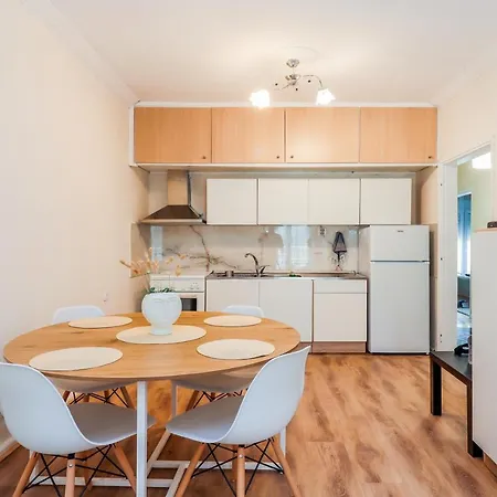 Apartment Grand Next To Center 3bd 110sqm *