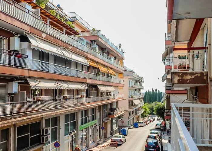 Grand Next To Center 3bd 110sqm 塞萨洛尼基